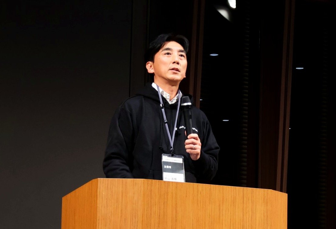 主催者挨拶をする当社代表取締役 砂山直輝
